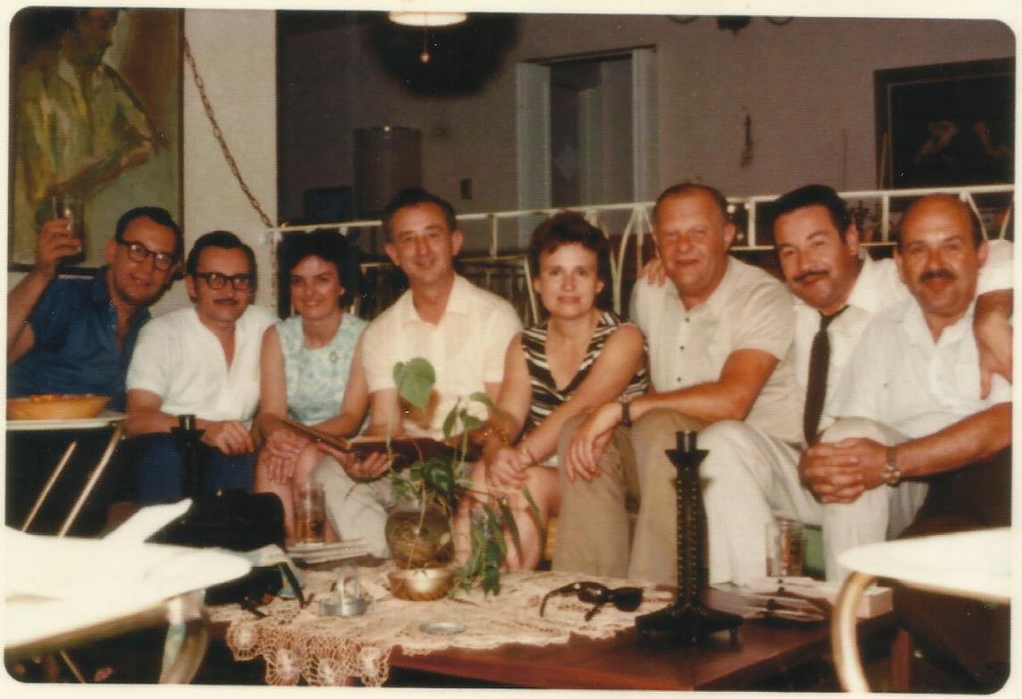 Susret s prijateljima 1969. u stanu D. resau New Jerseyu (SAD); V. Mervar, K. Hohnjec, gđa Res, D. Satler, gđa Mervar, M. Fuchs, S. Selak i D. Res